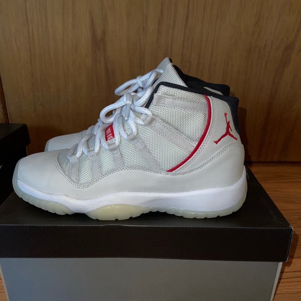 AIR JORDAN 11 RETRO 'PLATINUM TINT'